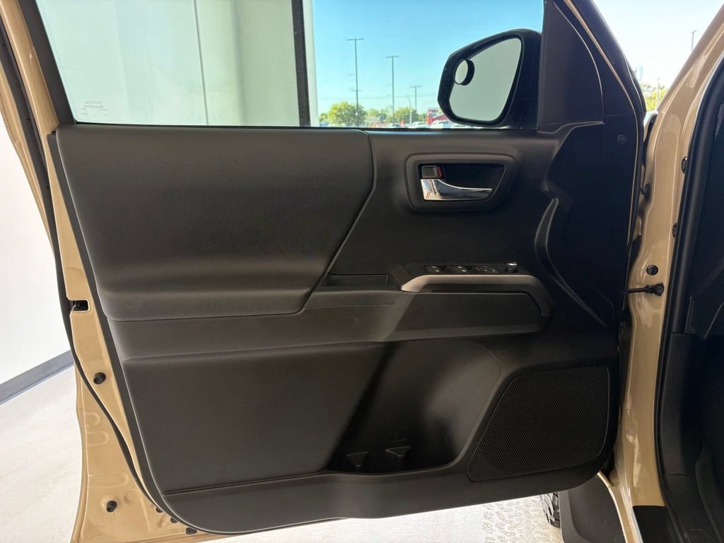 Used 2017 Toyota Tacoma TRD Off-Road w/ Tow Package (A/T) AWD/4WD image 26