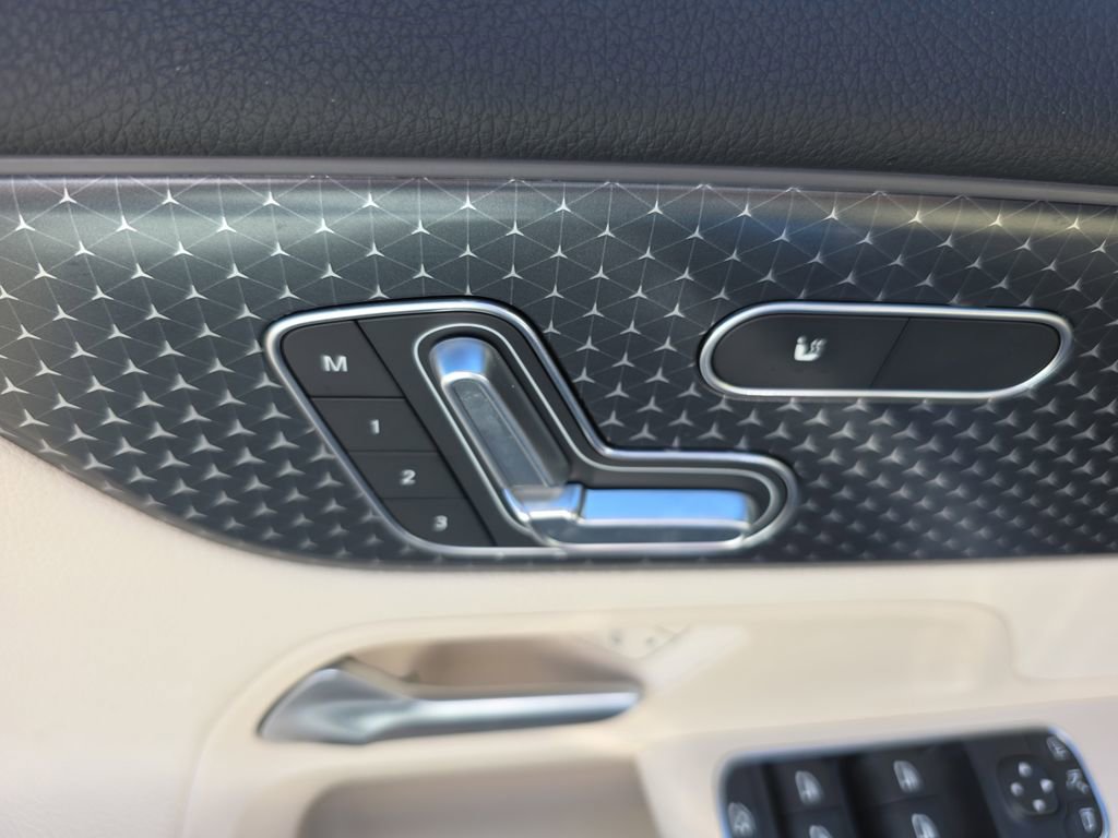 Certified 2025 Mercedes-Benz GLA 250 4MATIC image 22