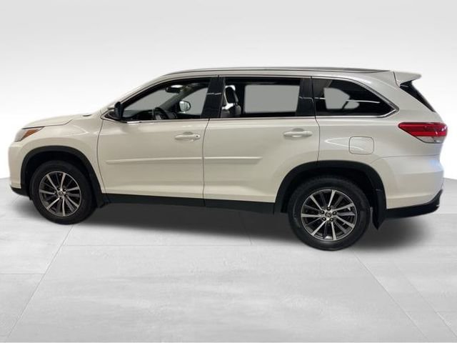 Used 2019 Toyota Highlander XLE image 3