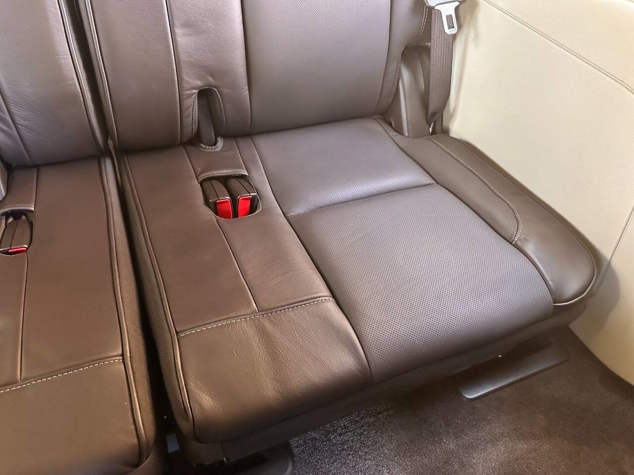 Used 2011 Cadillac Escalade Platinum image 74