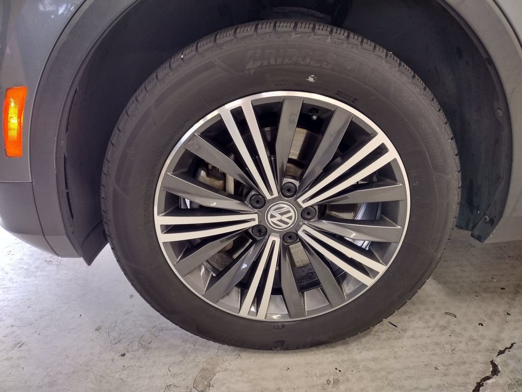 Used 2018 Volkswagen Tiguan SEL AWD/4WD image 5