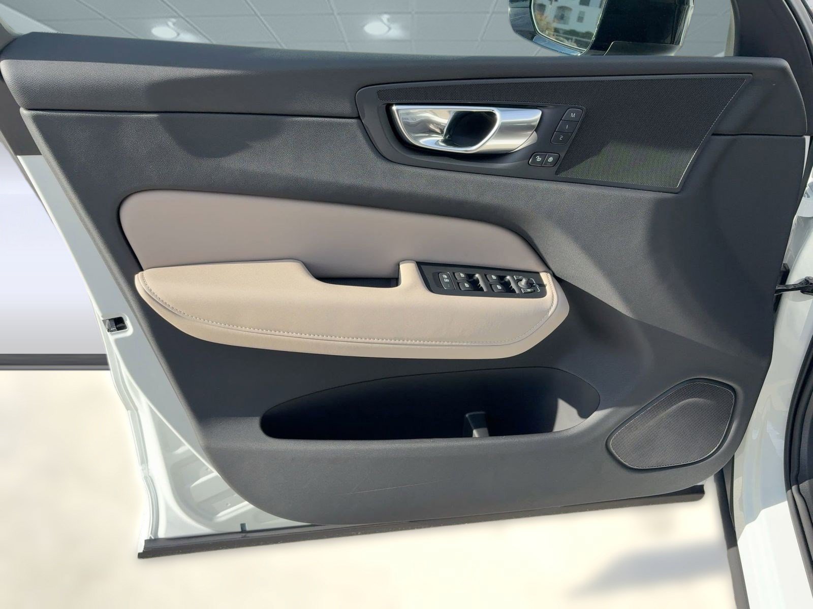New 2026 Volvo XC60 B5 Plus w/ Protection Package Premier AWD/4WD image 19