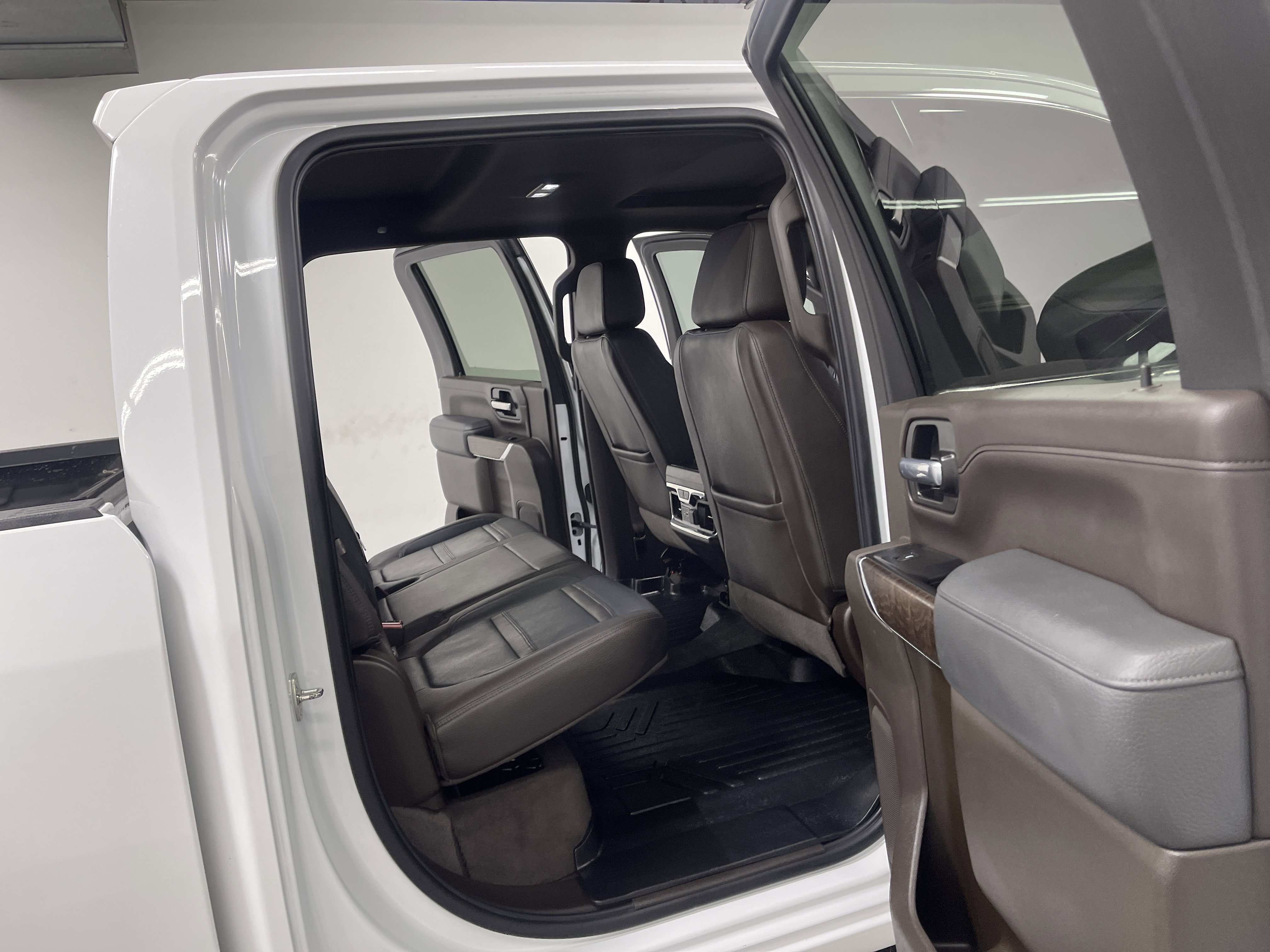 Used 2020 GMC Sierra 2500 Denali w/ Denali Ultimate Package image 18