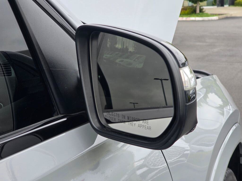 Used 2024 Mercedes-Benz GLS 450 4MATIC image 32