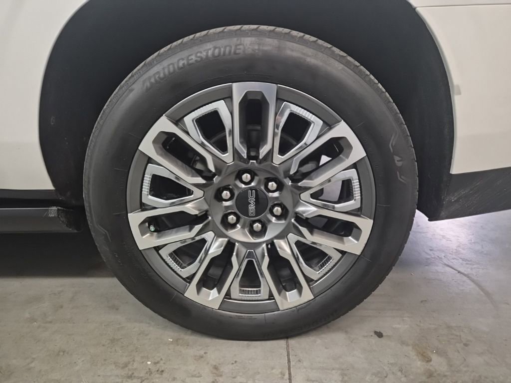 Used 2023 GMC Yukon XL Denali Ultimate image 8
