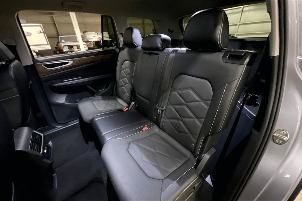 Used 2025 Volkswagen Atlas SE image 24