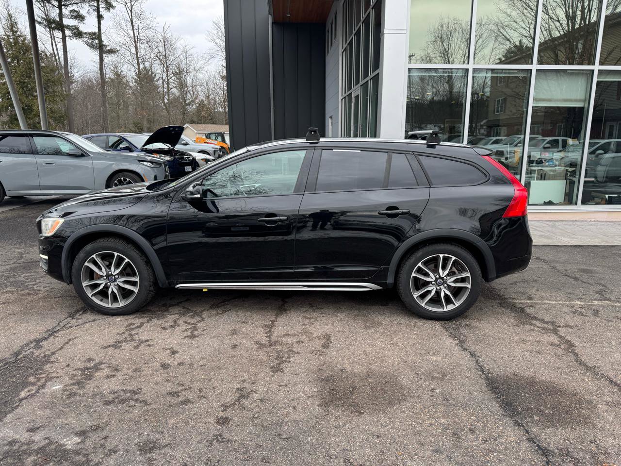Used 2016 Volvo V60 T5 Cross Country w/ Convenience Package AWD/4WD image 2