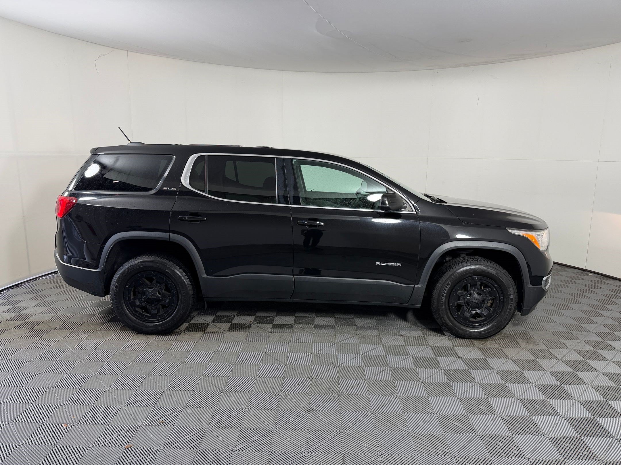 Used 2019 GMC Acadia SLE FWD image 8