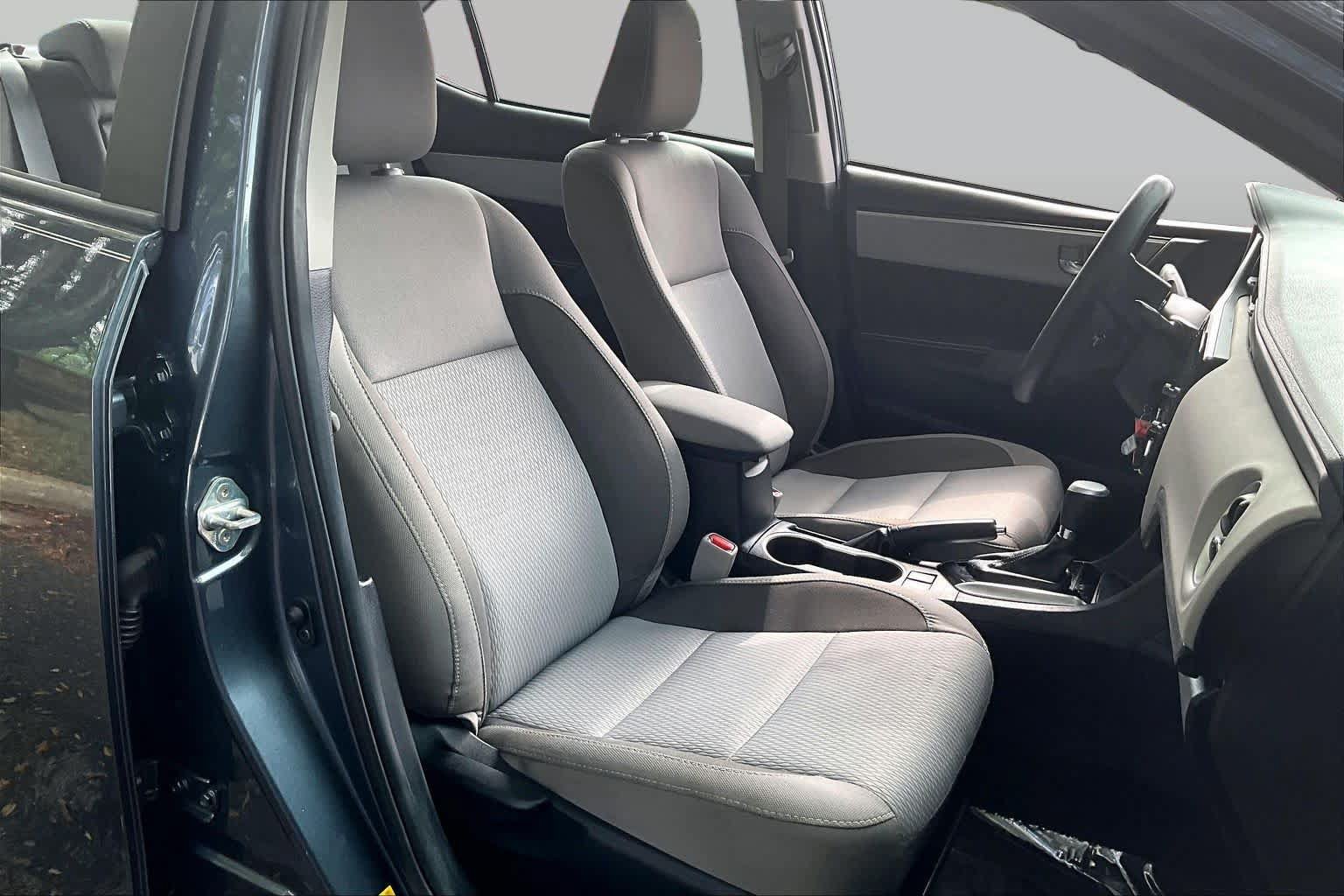 Used 2018 Toyota Corolla LE FWD image 9