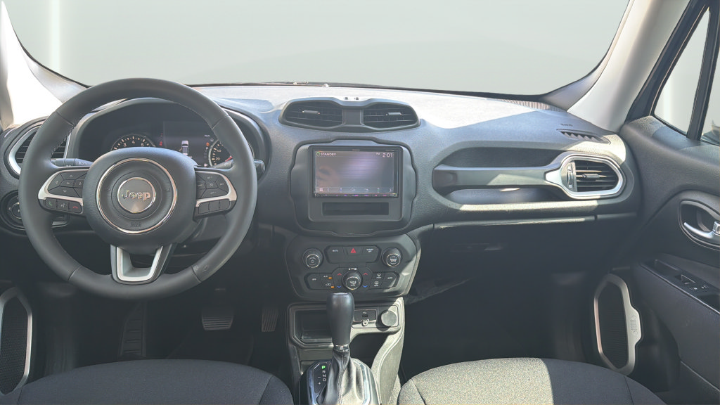 Used 2018 Jeep Renegade Latitude w/ UConnect 8.4 Nav Group FWD image 19