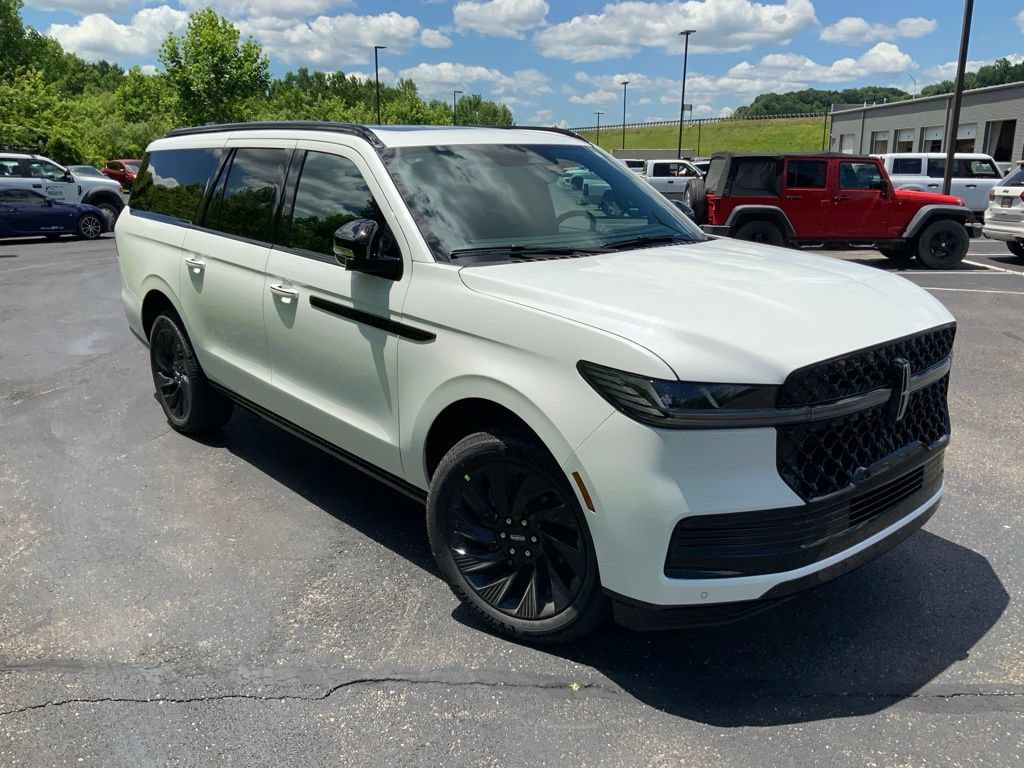 New 2027 Lincoln Navigator L Reserve AWD/4WD image 4