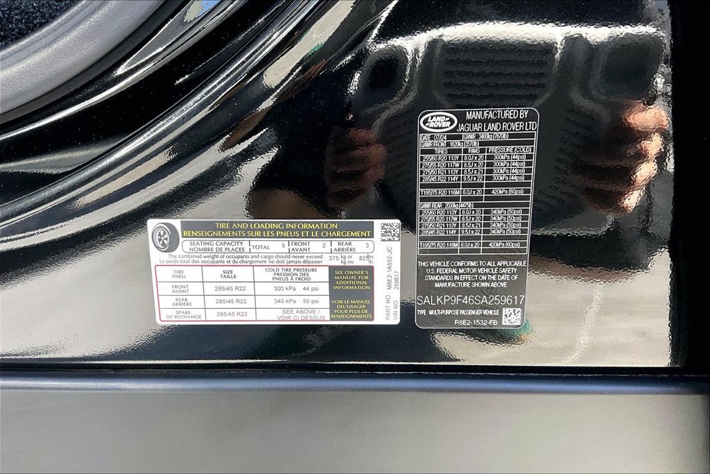 Certified 2025 Land Rover Range Rover SE AWD/4WD image 17