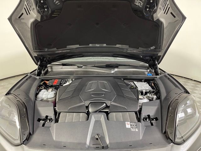Used 2025 Porsche Cayenne E-Hybrid Coupe image 13