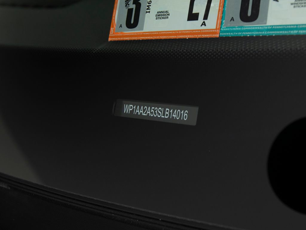 Certified 2025 Porsche Macan image 40