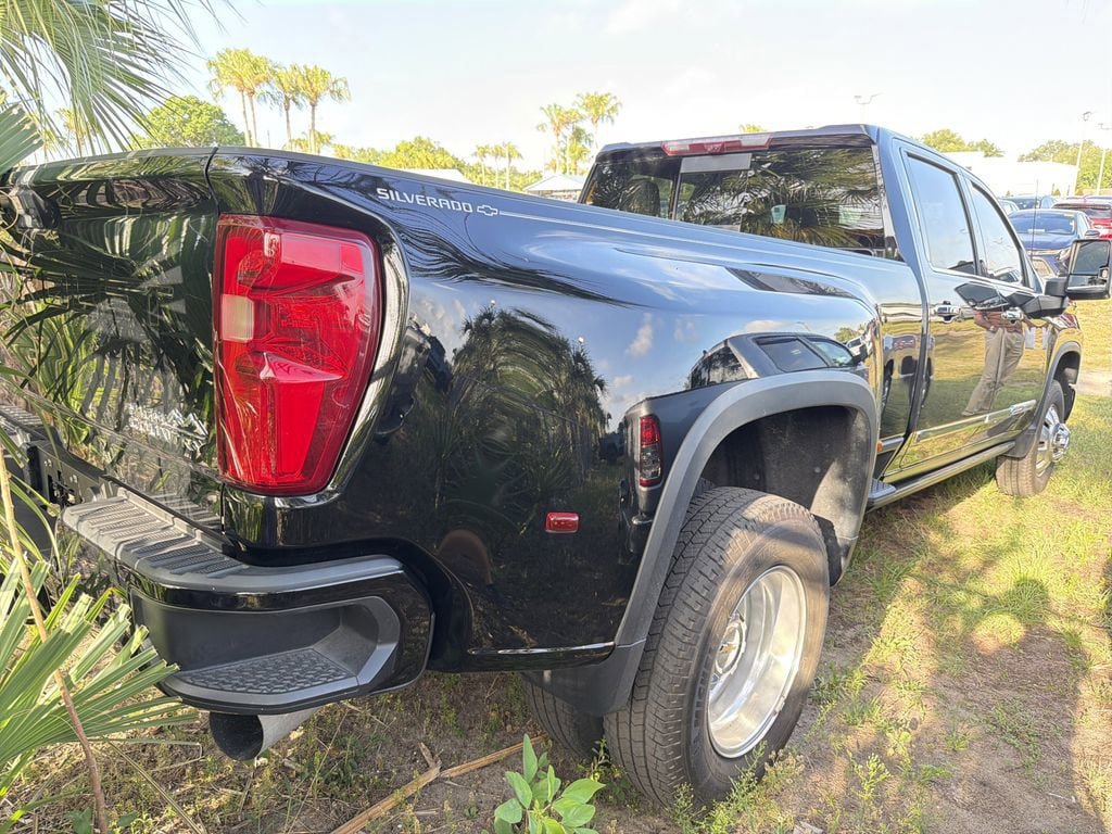 Used 2024 Chevrolet Silverado 3500 High Country w/ High Country Premium Package AWD/4WD image 9