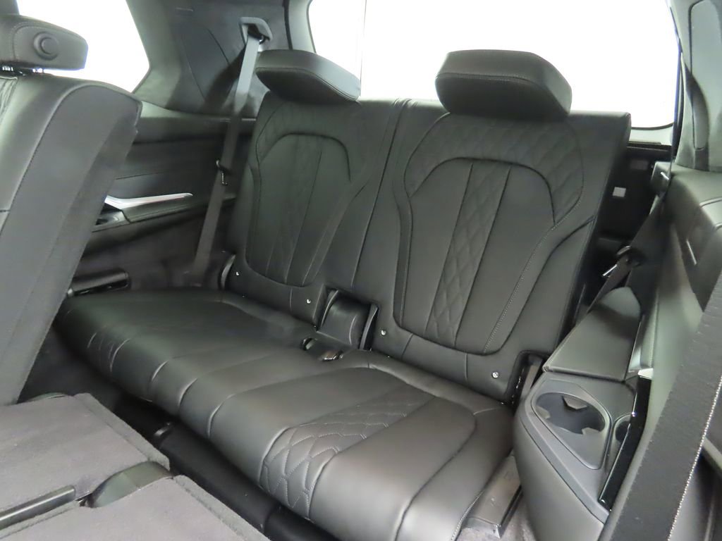 New 2026 BMW X7 M60i image 23