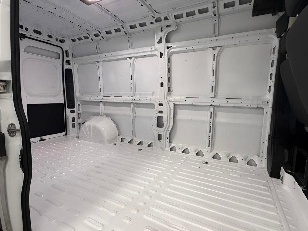 Used 2025 RAM ProMaster 2500 w/ Convenience Group image 21