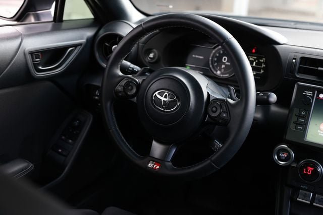 Used 2023 Toyota GR86 RWD image 31