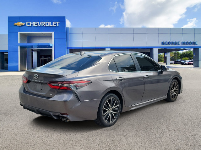 Used 2022 Toyota Camry SE FWD image 4