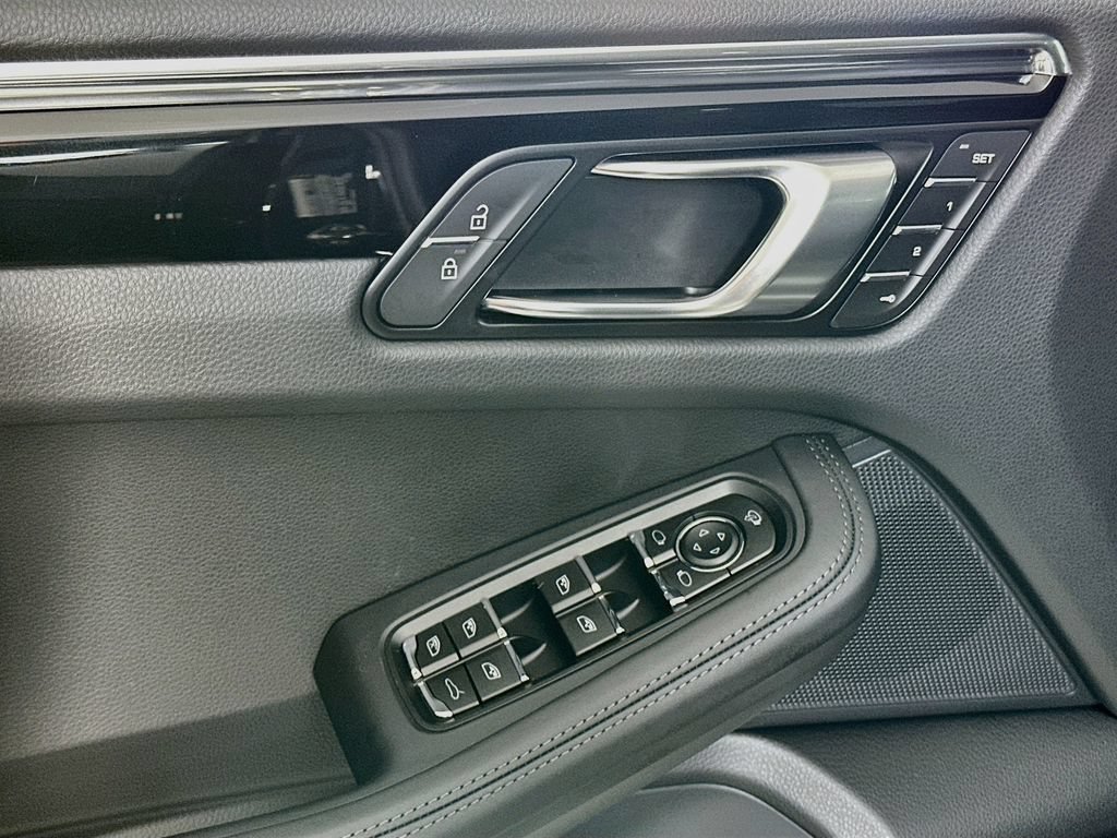 New 2026 Porsche Macan AWD/4WD image 20
