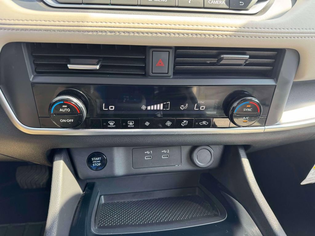 Certified 2025 Nissan Rogue SV image 29