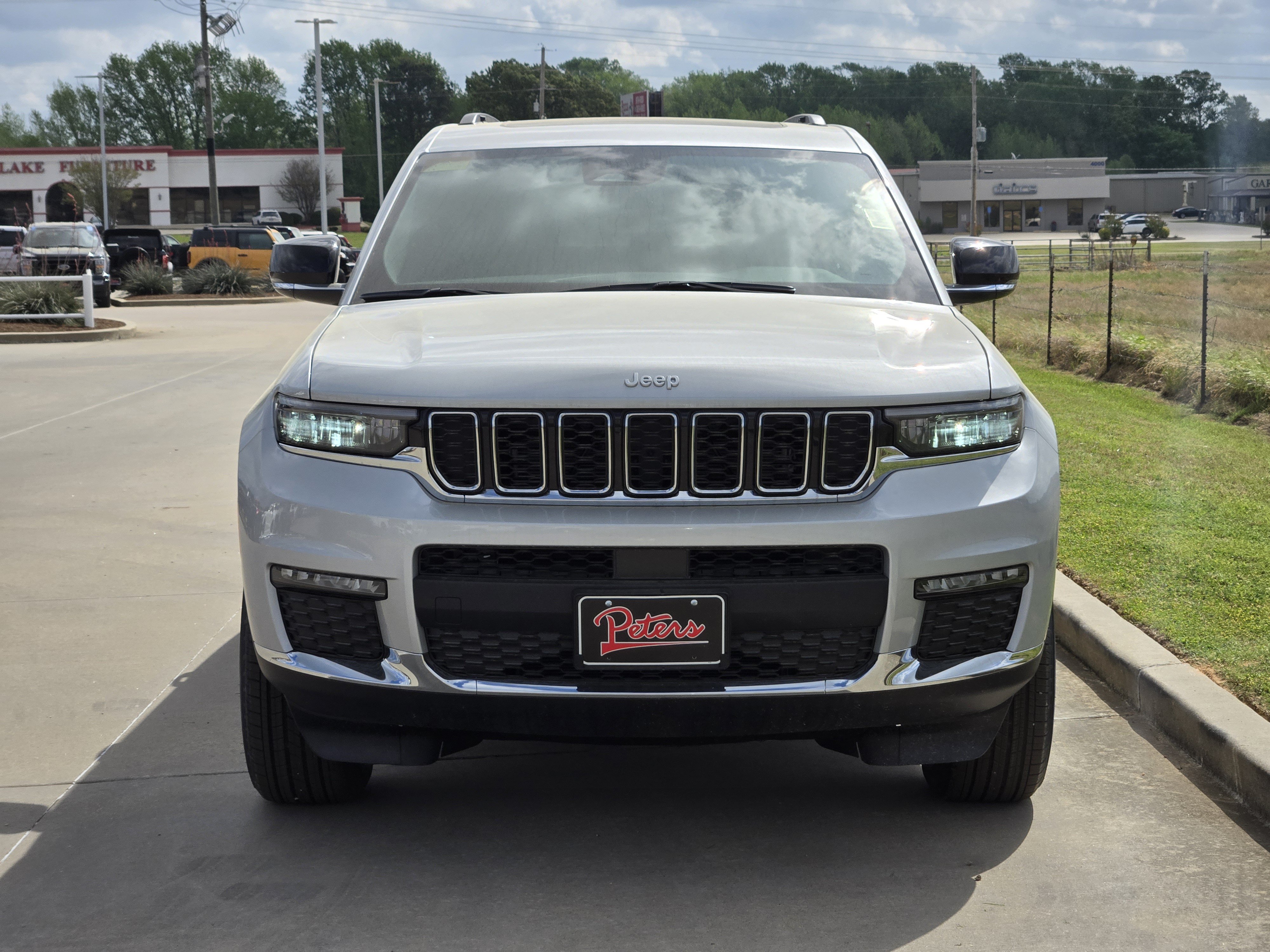 New 2025 Jeep Grand Cherokee L Limited w/ Trailer Tow Package AWD/4WD image 2