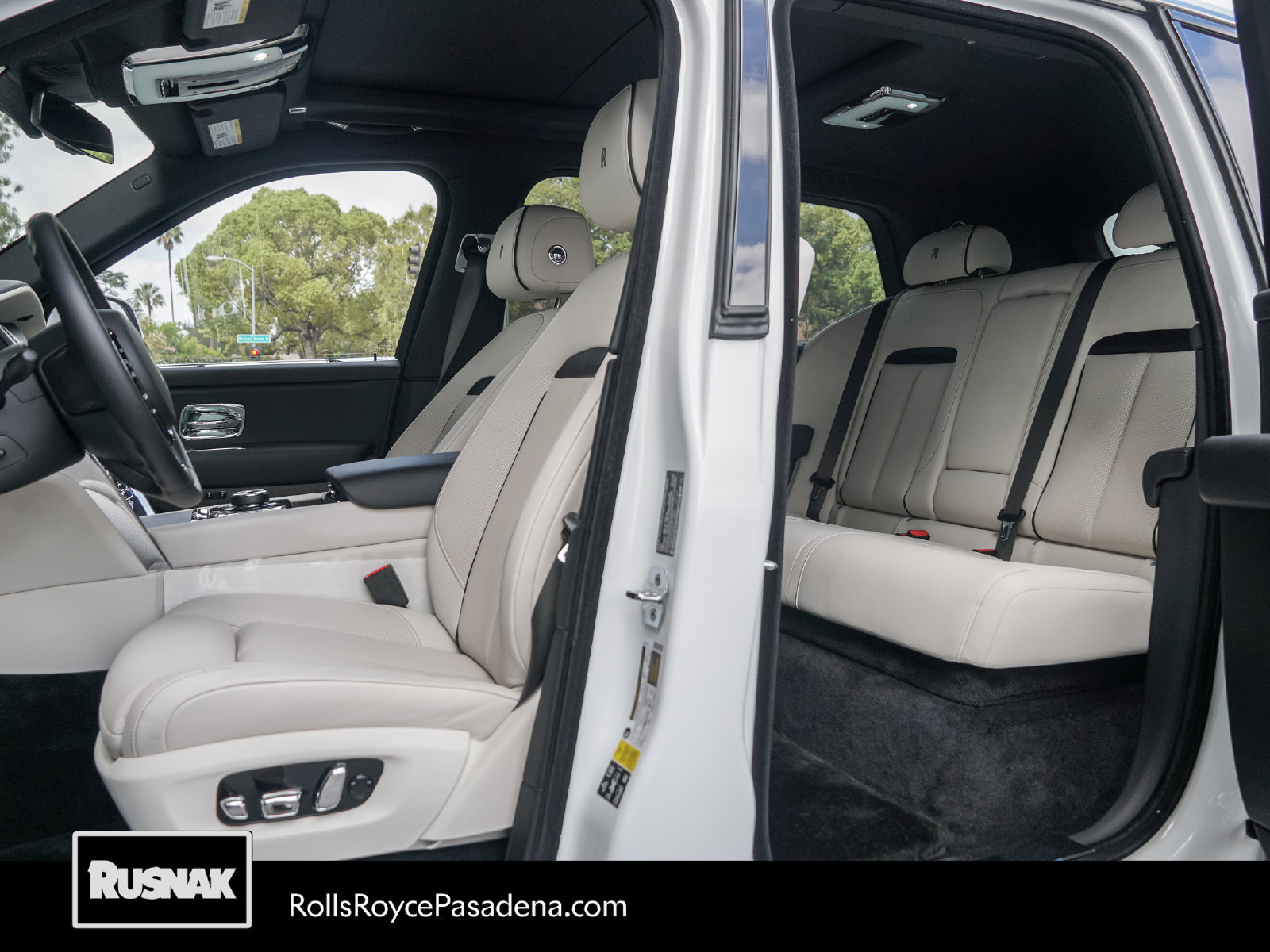 Certified 2019 Rolls-Royce Cullinan AWD/4WD image 25