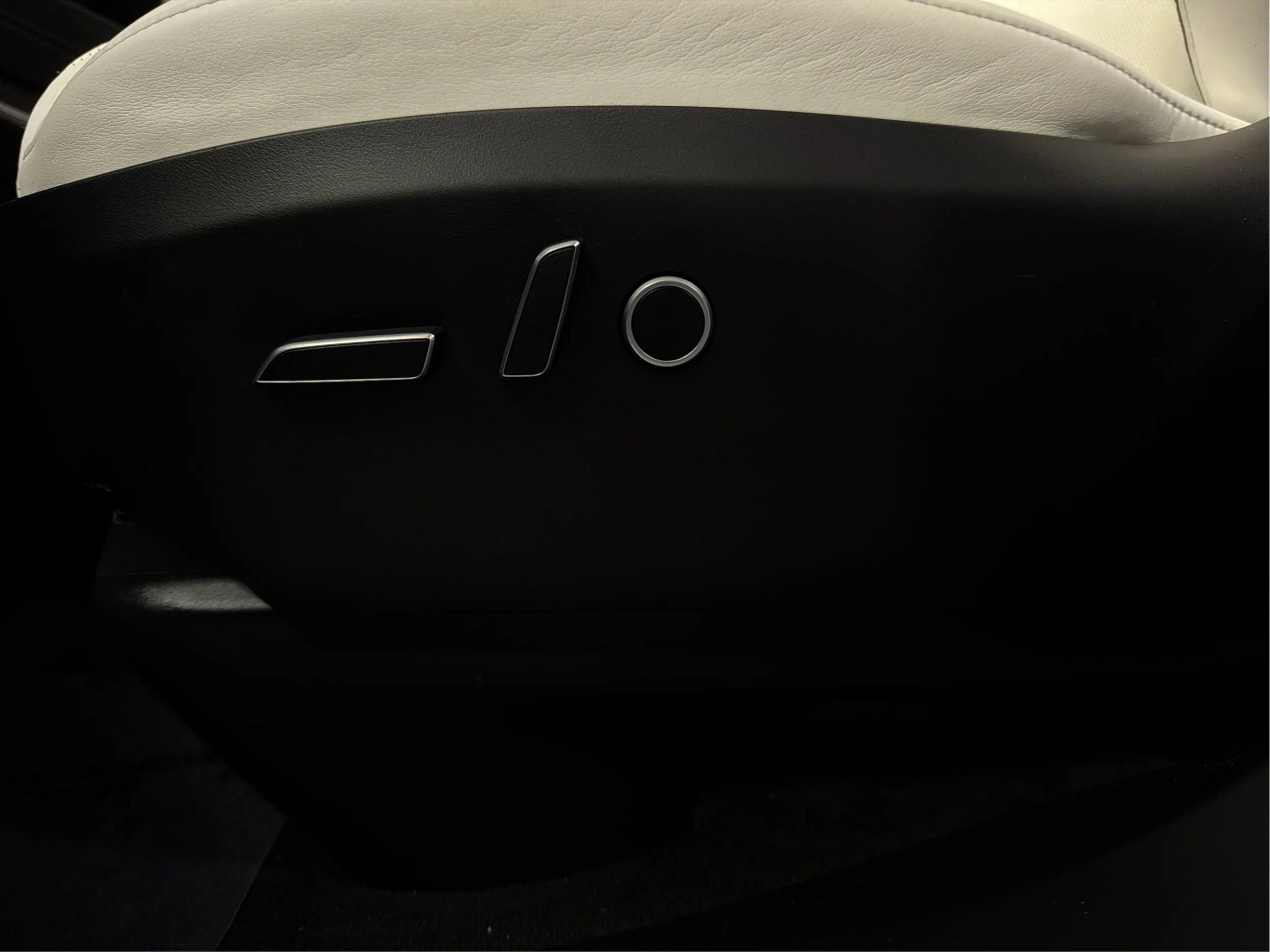 Used 2022 Tesla Model X Plaid image 16