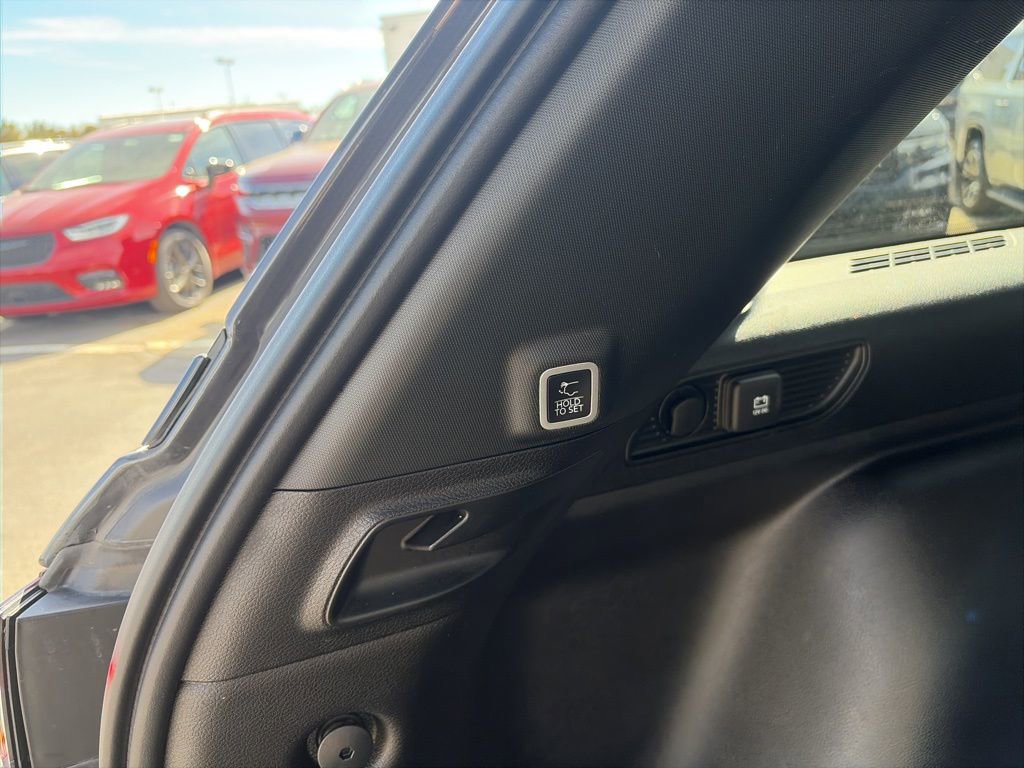 Used 2024 Jeep Grand Cherokee Limited w/ Black Appearance Package image 11