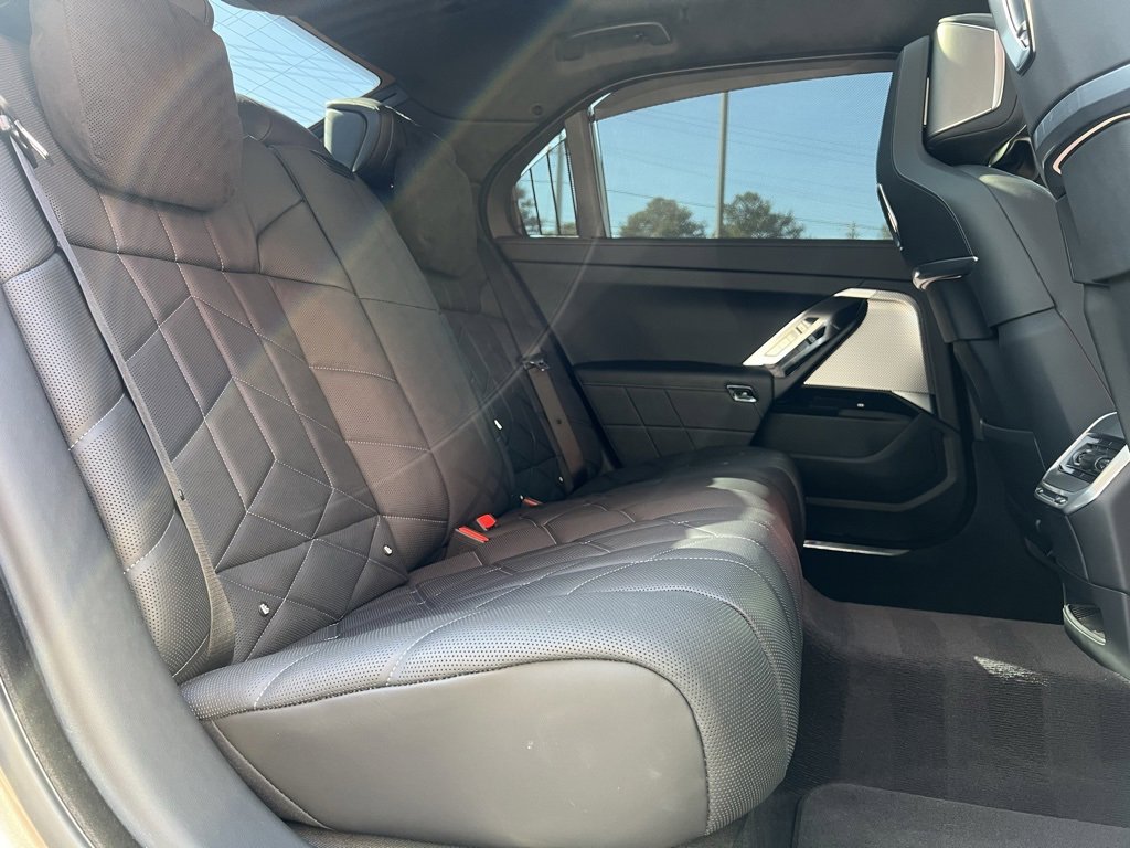 Used 2023 BMW i7 xDrive60 image 20