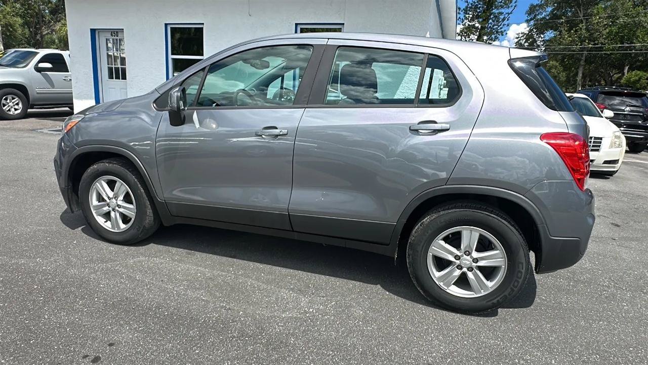 Used 2020 Chevrolet Trax LS FWD image 13