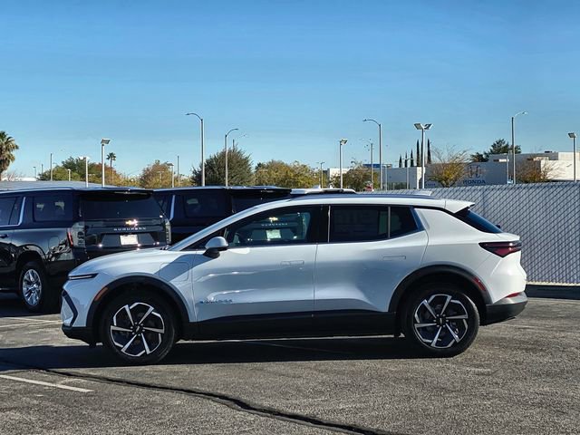 New 2026 Chevrolet Equinox EV LT image 16
