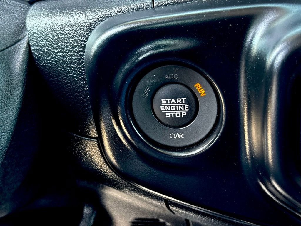 Used 2021 Jeep Wrangler Unlimited Sahara AWD/4WD image 17