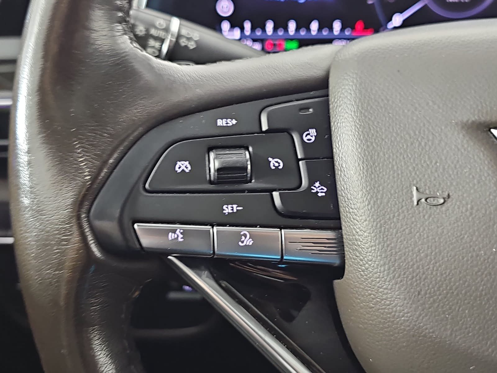 Used 2021 Cadillac Escalade ESV Premium Luxury AWD/4WD image 16