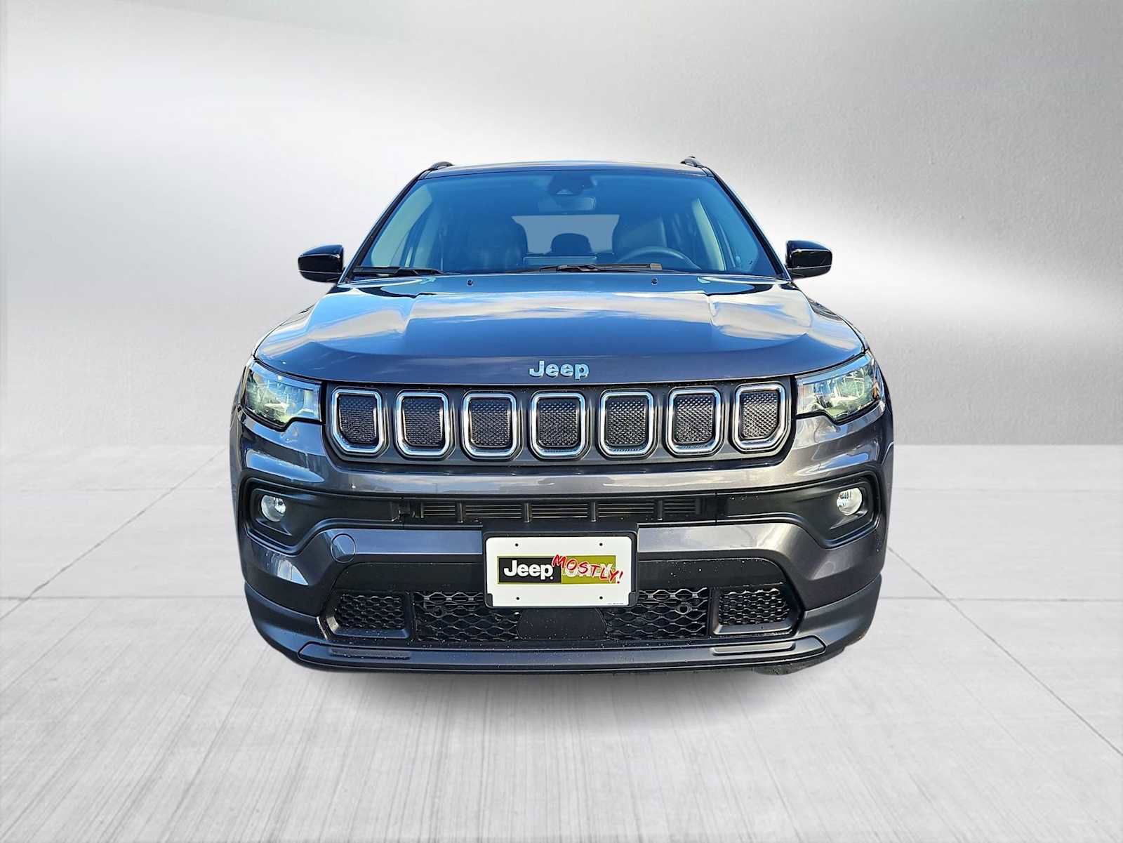 Used 2022 Jeep Compass Latitude image 3