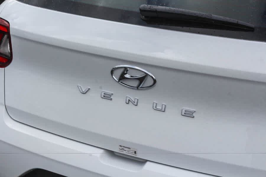 Certified 2026 Hyundai Venue SE FWD image 9