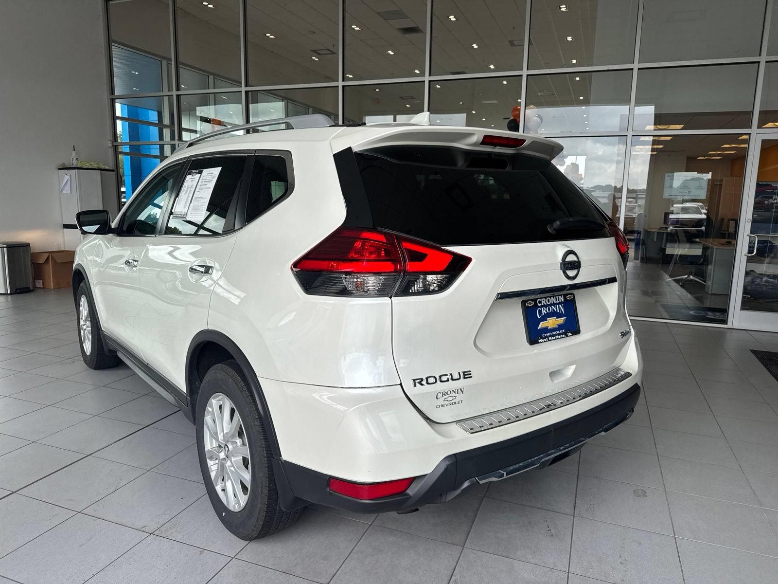 Used 2017 Nissan Rogue SV w/ Sun & Sound Touring Package AWD/4WD image 9