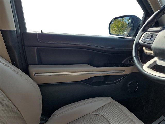 Used 2022 Ford Expedition Limited image 16