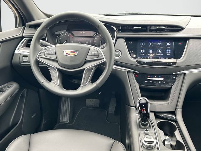Used 2026 Cadillac XT5 Luxury image 2
