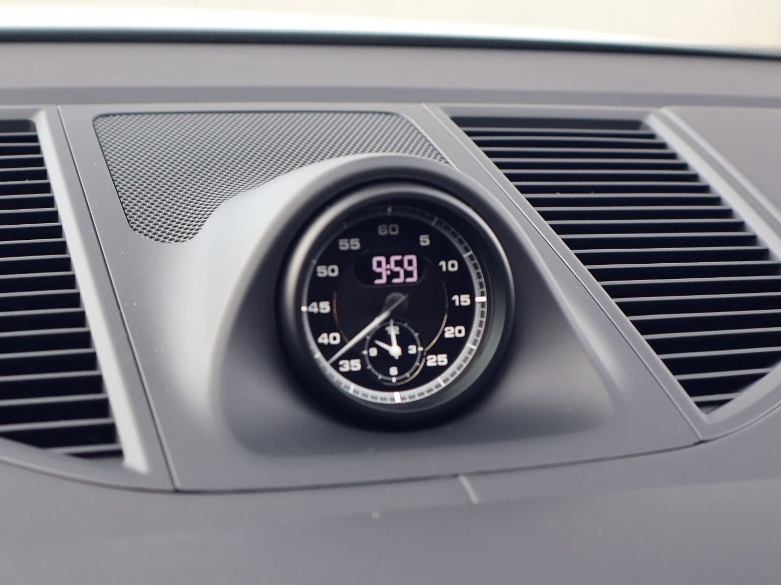 New 2026 Porsche Macan Turbo image 28