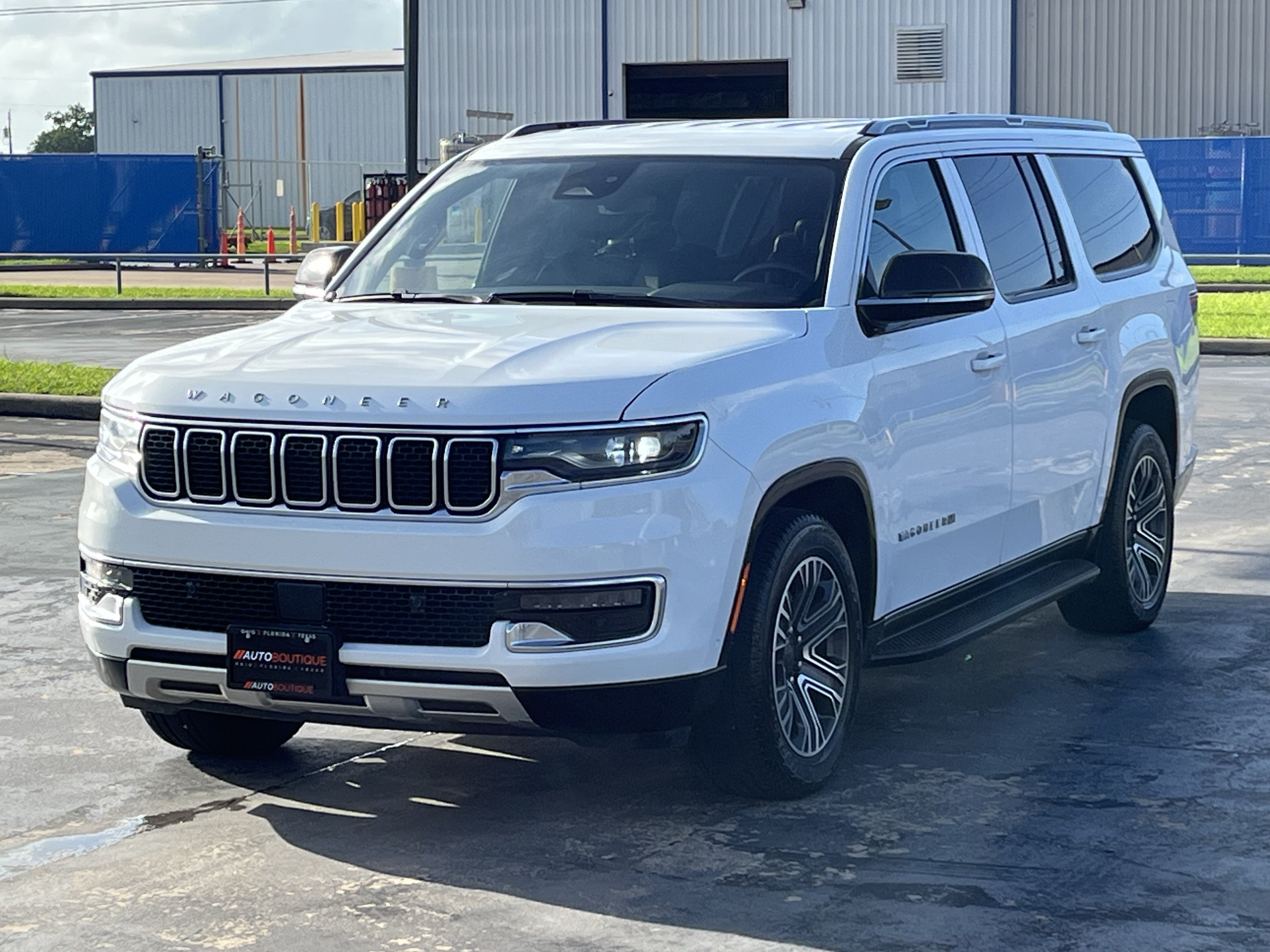 Used 2024 Jeep Wagoneer L Series II RWD image 5
