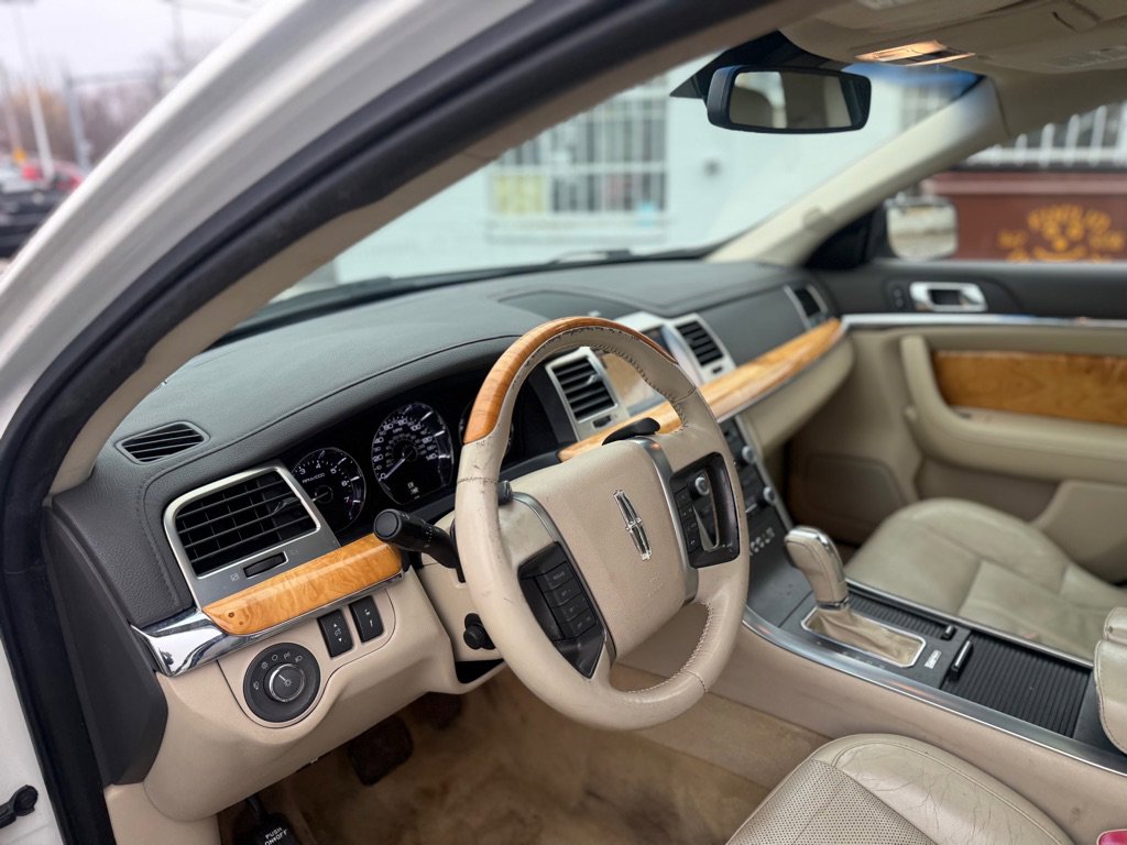 Used 2012 Lincoln MKS AWD image 14