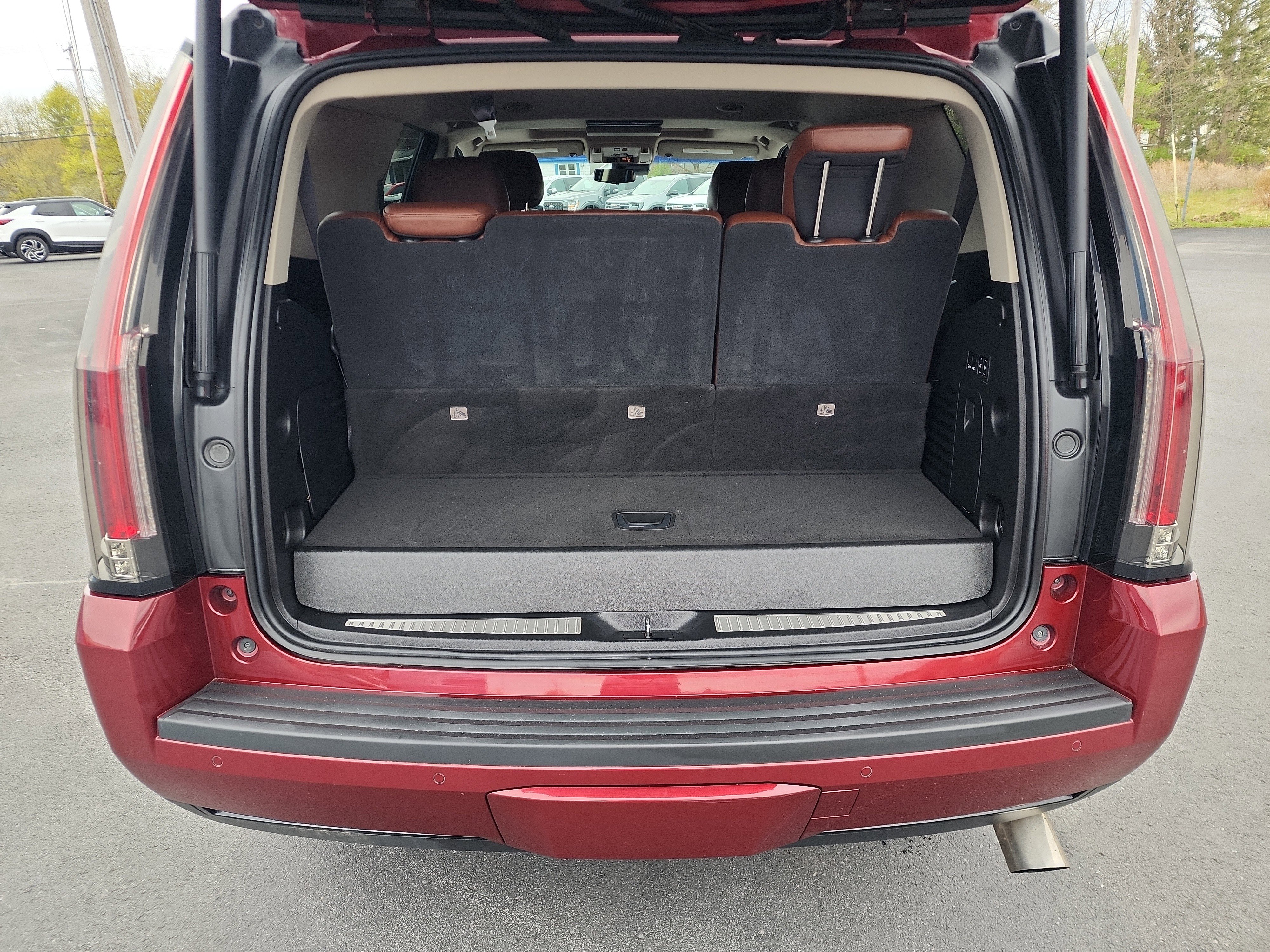 Certified 2020 Cadillac Escalade Premium Luxury w/ LPO, Radiant Package AWD/4WD image 36