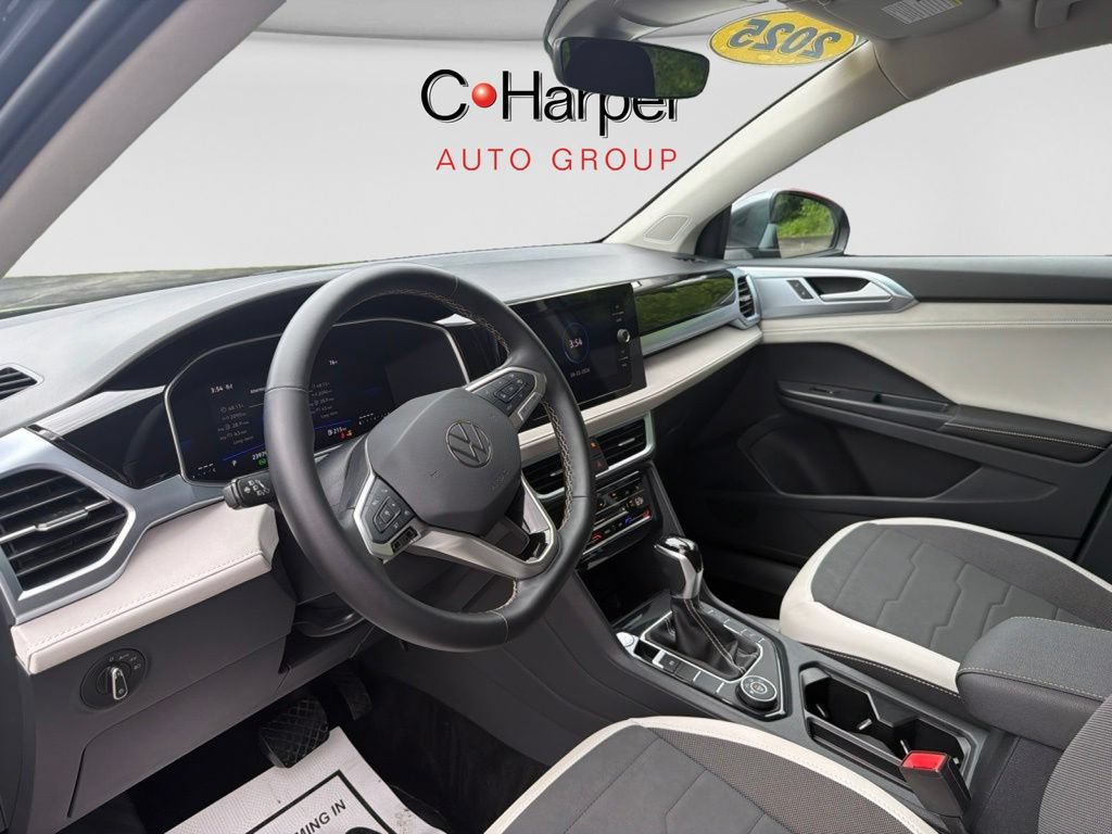 Used 2025 Volkswagen Taos SE AWD/4WD image 12
