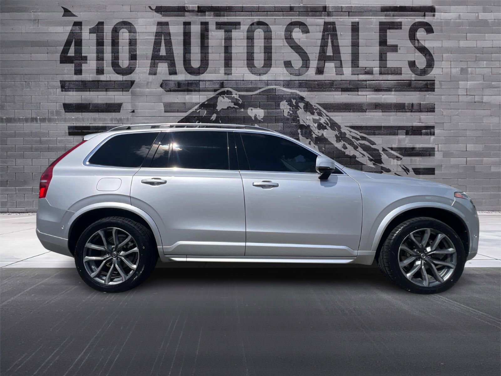 Used 2018 Volvo XC90 T5 Momentum w/ Convenience Package AWD/4WD image 2