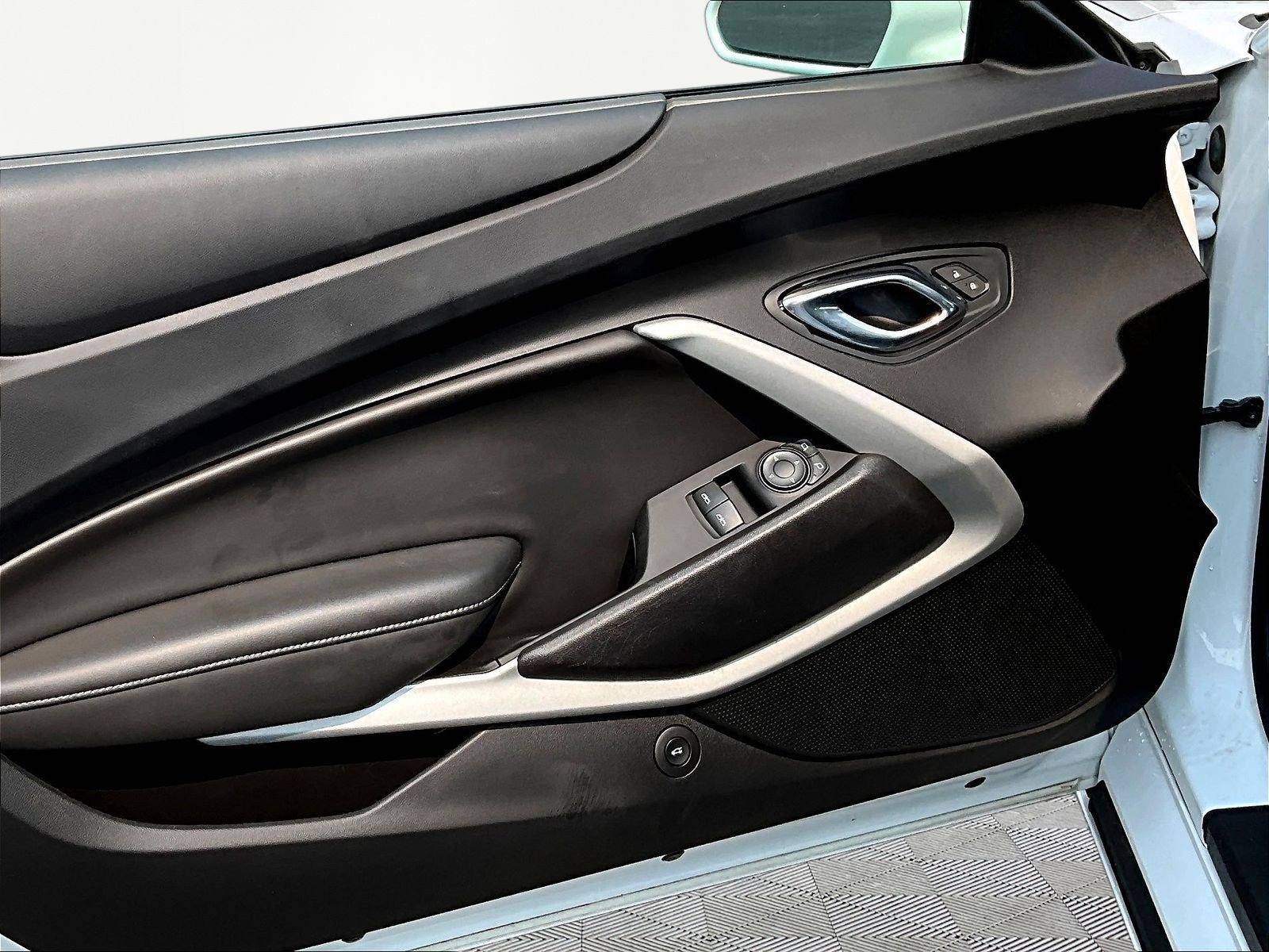 Used 2021 Chevrolet Camaro SS RWD image 16