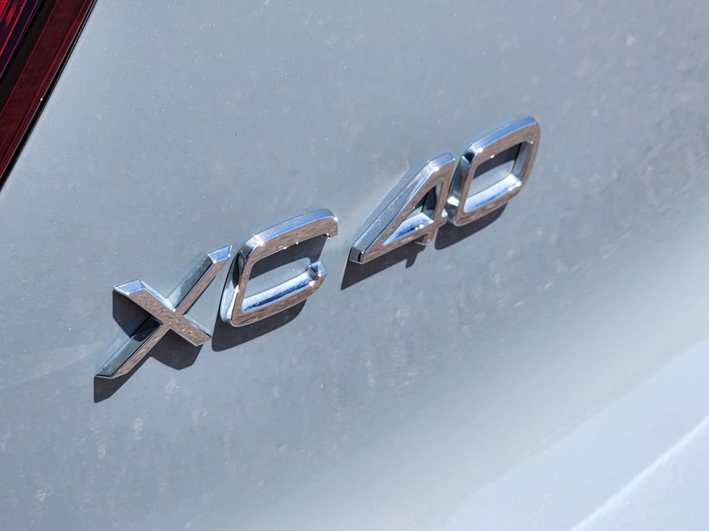 Used 2025 Volvo XC40 B5 Plus AWD/4WD image 31