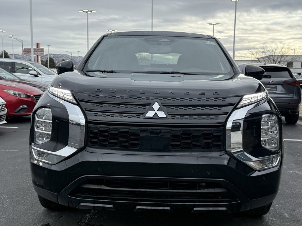 Used 2024 Mitsubishi Outlander SE image 2