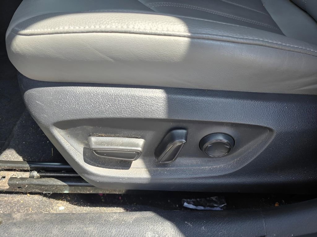 Used 2019 Toyota Avalon XLE w/ Carpet Mat Package FWD image 13