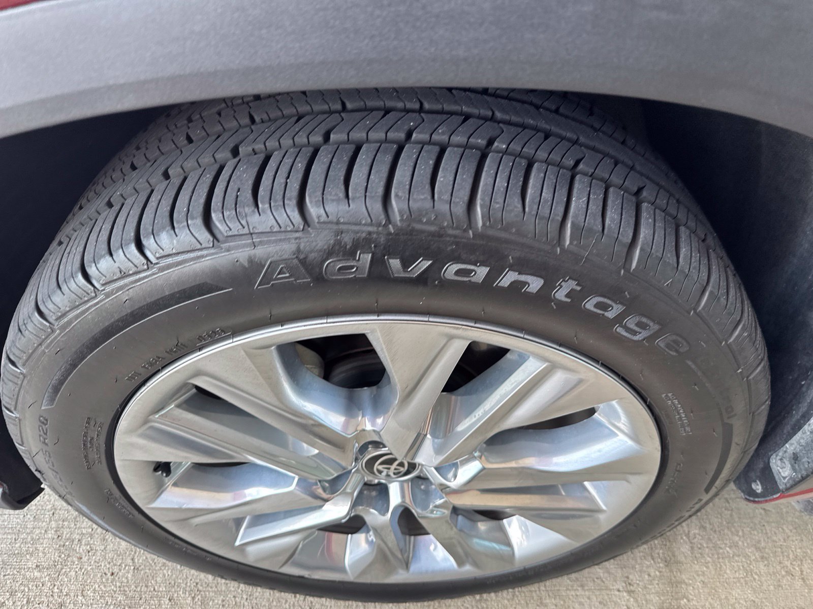 Used 2022 Toyota Highlander Limited FWD image 3